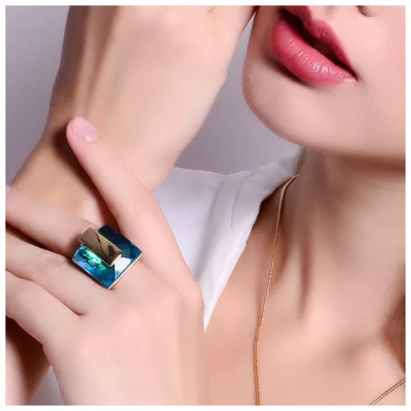 Swarovski Crystal Teal Statement Ring - Picture 3 of 7
